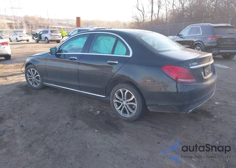 2015 Mercedes-Benz C 300 4Matic/Luxury 4Matic/Sport 4Matic z USA, uszkodzony, nr VIN 55SWF4KB2FU077539